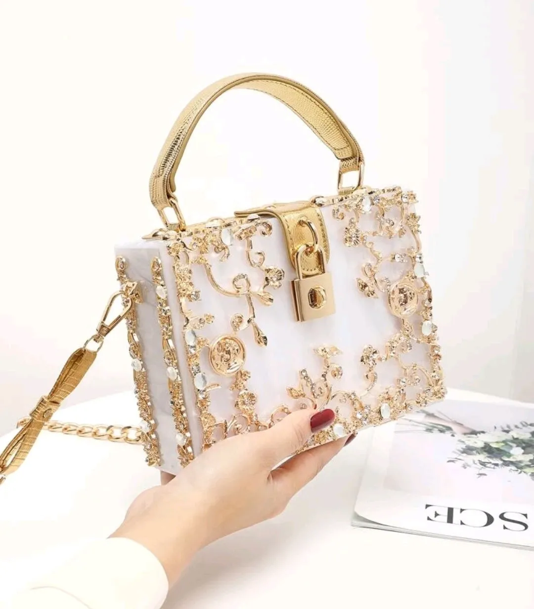 Rhinestone & metal decor chain box bag.